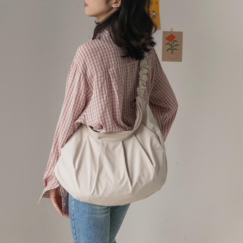 Large Capacity Women Nylon Shoulder Hand Bags Solid Color Cross Body Bag Female Lightweight Crossbody Bag Ladies Travel Handbags, Beige
Large Capacity Women Nylon Shoulder Hand Bags Solid Color Cross Body Bag Female Lightweight Crossbody Bag Ladies Travel Handbags, Beige