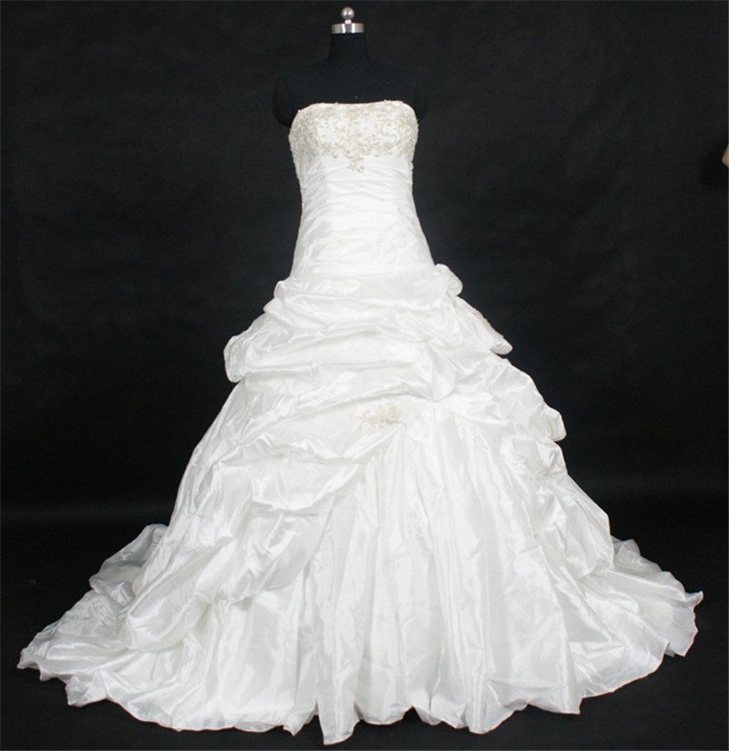 Elegant A Line Wedding Dresses With Strapless Custom Made Lace Applique Satin Bridal Gowns Ruched Tulle Robe De Mariée