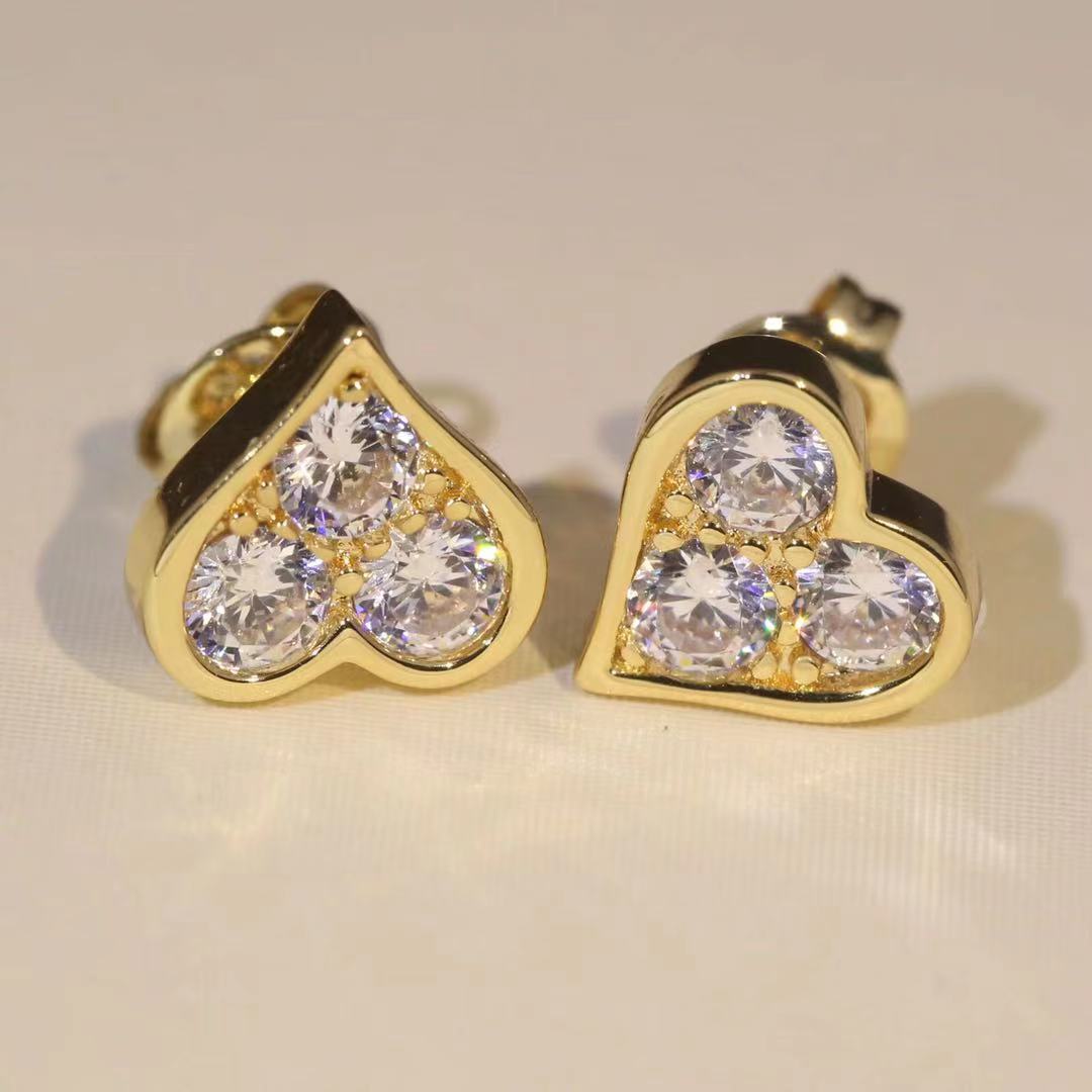 2021 micro inlay diamond earrings simple fashion earrings stainless steel material no allergy no fading women heart earrings wholesale, Golden;silver
2021 micro inlay diamond earrings simple fashion earrings stainless steel material no allergy no fading women heart earrings wholesale, Golden;silver