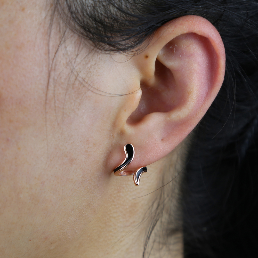 2021 Wholesale Factory price Enamel White Black color lovely Snake Shape Stud Earring for women cute girl wedding party gift jewelry