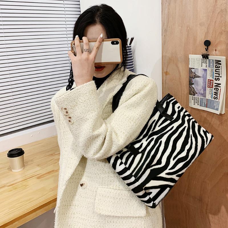 Cow Printed Shoulder Bags for Women 2021 Winter Soft Plush Lady Handbags Female Top-handle Crossbody Messenger Bags Simple Totes, Pink
Cow Printed Shoulder Bags for Women 2021 Winter Soft Plush Lady Handbags Female Top-handle Crossbody Messenger Bags Simple Totes, Pink
