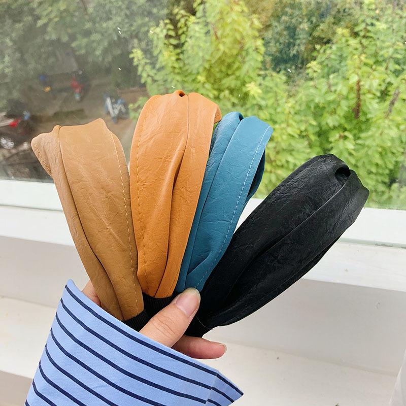 1 Pc Fashion Women Headbands Solid Color Suede Leather Hair Bands Hoops For Women Girls Elegant Soft Lady Hair Accessories
1 Pc Fashion Women Headbands Solid Color Suede Leather Hair Bands Hoops For Women Girls Elegant Soft Lady Hair Accessories