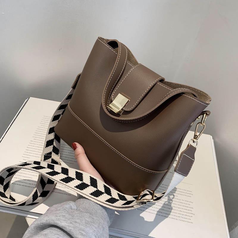 Classic Designer Simple Solid Color PU Leather Shoulder Crossbody Bag for Women 2021 Luxury Beige Black Bucket Shoulder Handbags
Classic Designer Simple Solid Color PU Leather Shoulder Crossbody Bag for Women 2021 Luxury Beige Black Bucket Shoulder Handbags