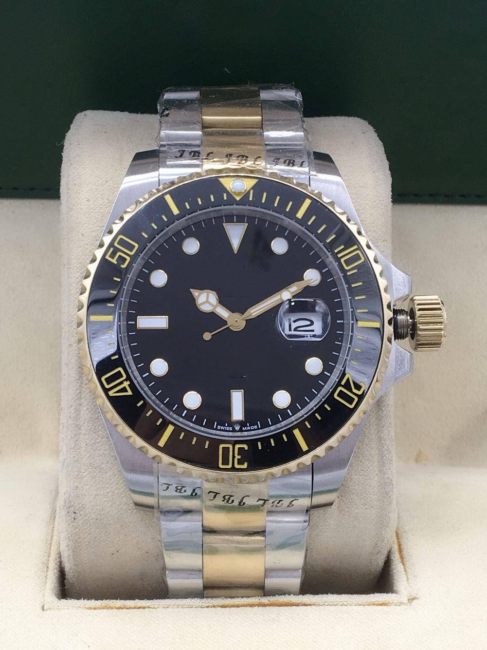 Hot High quality mens watches18k gold 43mm Automatic Movement Sweep Mechanical Watch Ceramic Bezel Original Clasp wristwatch box best gift, Sapphire
Hot High quality mens watches18k gold 43mm Automatic Movement Sweep Mechanical Watch Ceramic Bezel Original Clasp wristwatch box best gift, Sapphire