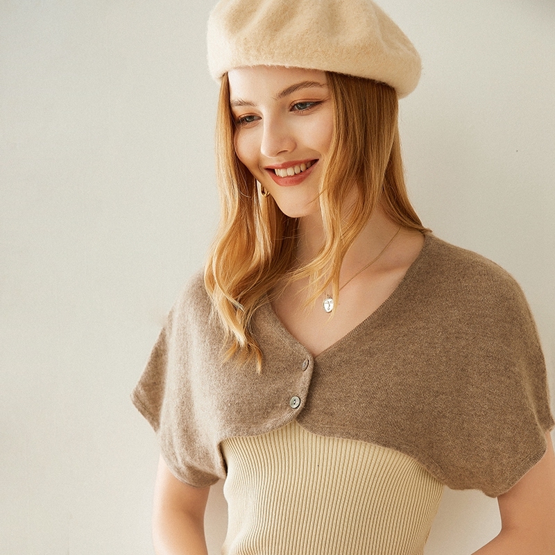 2021 High quality 100% Goat Cashmere Malha Short Women Coats Garnish on Cardigans Hot Shoulder Female Winter Standard From Tops Shirt GF52, Beige
2021 High quality 100% Goat Cashmere Malha Short Women Coats Garnish on Cardigans Hot Shoulder Female Winter Standard From Tops Shirt GF52, Beige