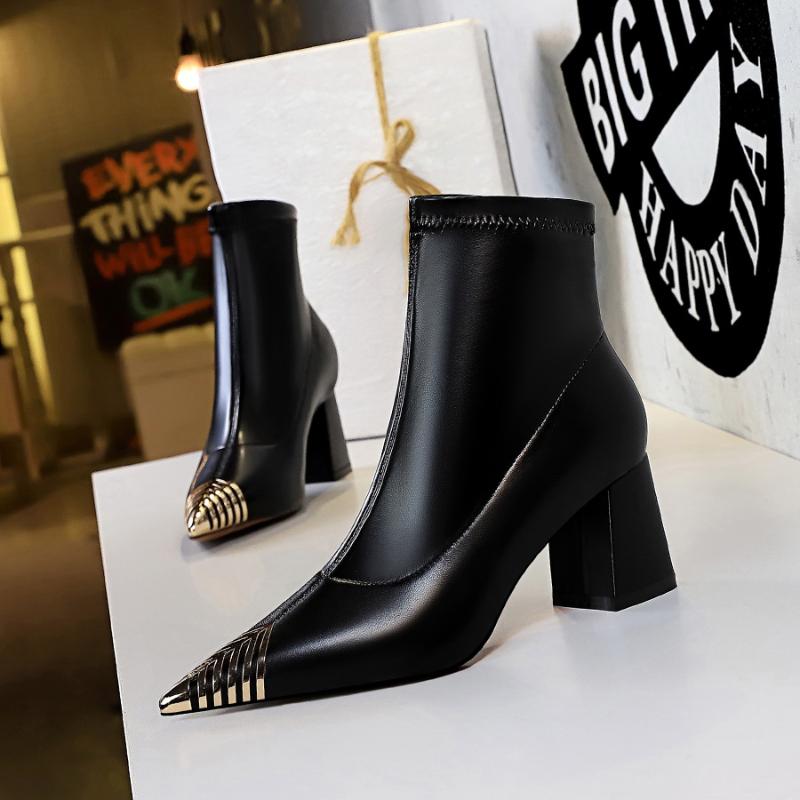 Bigtree Natural Genuine Leather Boots Women Fashion Metal Decoration Pointed Toe Mid Square Heels Ladies Warm Short Plush Shoes, Black velvet lining
Bigtree Natural Genuine Leather Boots Women Fashion Metal Decoration Pointed Toe Mid Square Heels Ladies Warm Short Plush Shoes, Black velvet lining