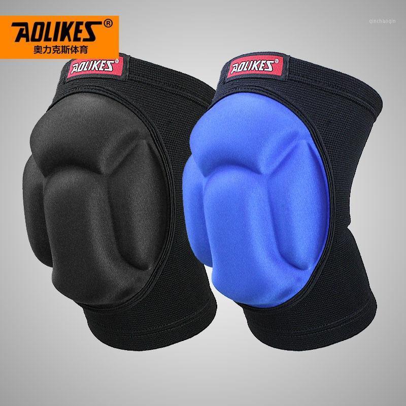 Aolikes Anti-collision Knee Support Neoprene Guard Protect Gear Basketball Shockproof Sponge Pad Brace Guard Knee Pads1, Blue
Aolikes Anti-collision Knee Support Neoprene Guard Protect Gear Basketball Shockproof Sponge Pad Brace Guard Knee Pads1, Blue