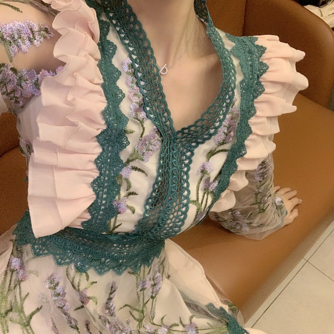 2021 Vintage Fashion Embroidered Dress with Long Sleeve Cleavage High Waist Crocheted Green Shreds Elegant Women' Dresses G2h4
2021 Vintage Fashion Embroidered Dress with Long Sleeve Cleavage High Waist Crocheted Green Shreds Elegant Women' Dresses G2h4