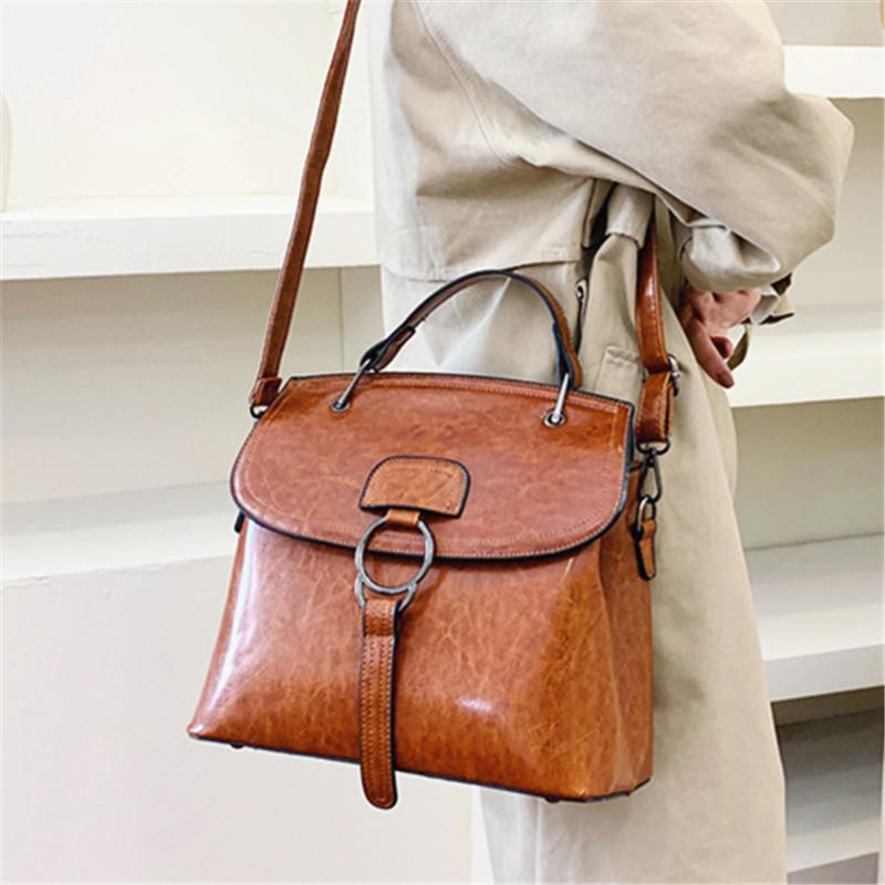 Retro PU Leather Clamshell Handbags for Women Solid Color Large Capacity Shoulder Bag Female Trendy Designer Messenger Bag Sac, Black
Retro PU Leather Clamshell Handbags for Women Solid Color Large Capacity Shoulder Bag Female Trendy Designer Messenger Bag Sac, Black
