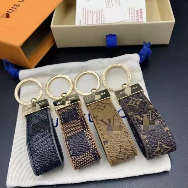 2022 Keychain Key Chain Buckle Keychains Lovers Car Handmade Leather Men Women Bags Pendant Accessories 4 Color 65221 with box dust bag
2022 Keychain Key Chain Buckle Keychains Lovers Car Handmade Leather Men Women Bags Pendant Accessories 4 Color 65221 with box dust bag