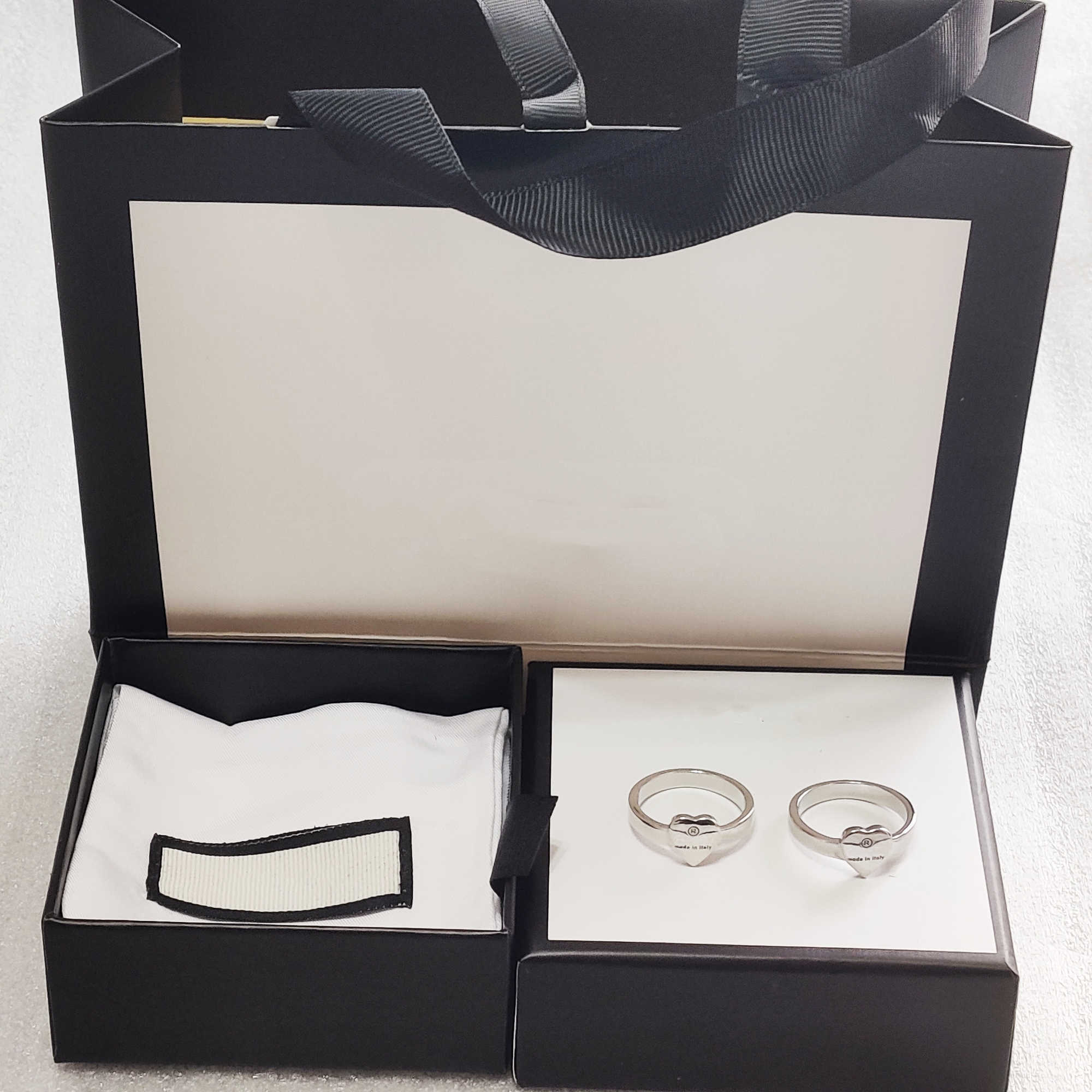 Top Luxury Designer Ring Fashion Heart Rings for Women Original Design Great Quality love Rings Jewelry Supply Wholesale NRJ
Top Luxury Designer Ring Fashion Heart Rings for Women Original Design Great Quality love Rings Jewelry Supply Wholesale NRJ