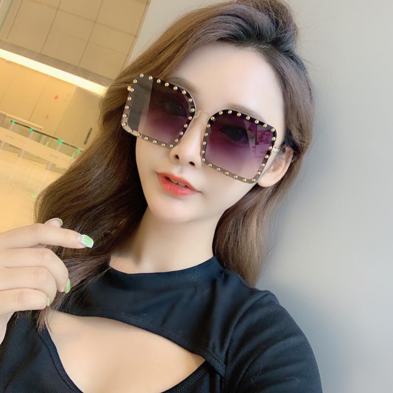 2021 Fashion Square Sunglasses Women Vintage Design Diamond Lens Rivet Sun Glasses For Female UV400
2021 Fashion Square Sunglasses Women Vintage Design Diamond Lens Rivet Sun Glasses For Female UV400