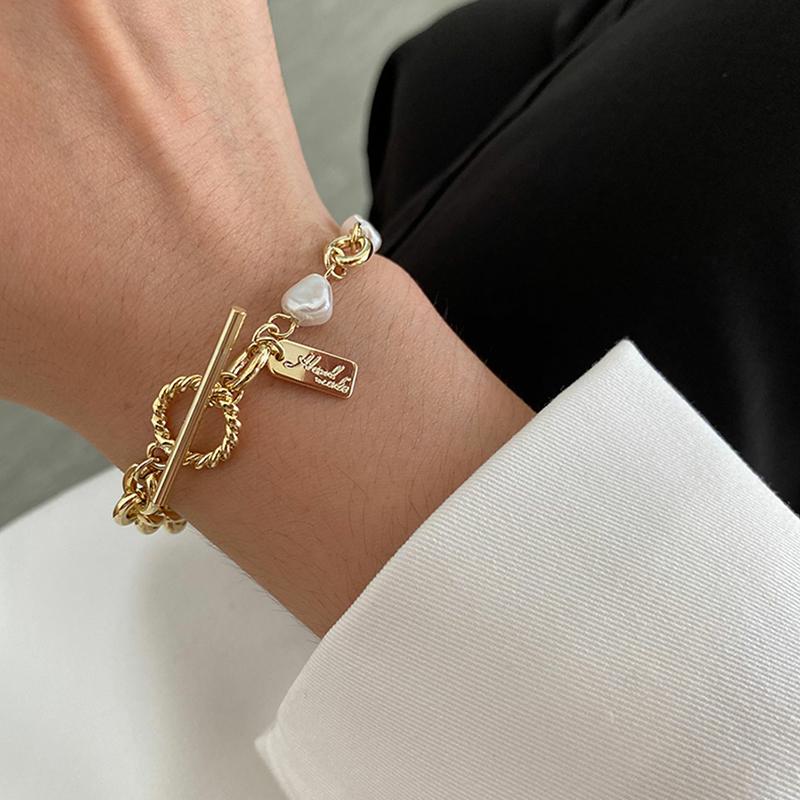 Amorcome Simple 2020 New Baroque Irregular Imitation Pearls Bracelet Gold Metal Link Chain Bracelets for Women Party Jewelry
Amorcome Simple 2020 New Baroque Irregular Imitation Pearls Bracelet Gold Metal Link Chain Bracelets for Women Party Jewelry