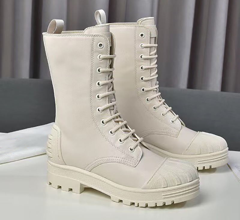 Bandage medium length Martin boots womens 2020 winter fashion handsome shell head motorcycle boots black and white thick bottom short boots
Bandage medium length Martin boots womens 2020 winter fashion handsome shell head motorcycle boots black and white thick bottom short boots
