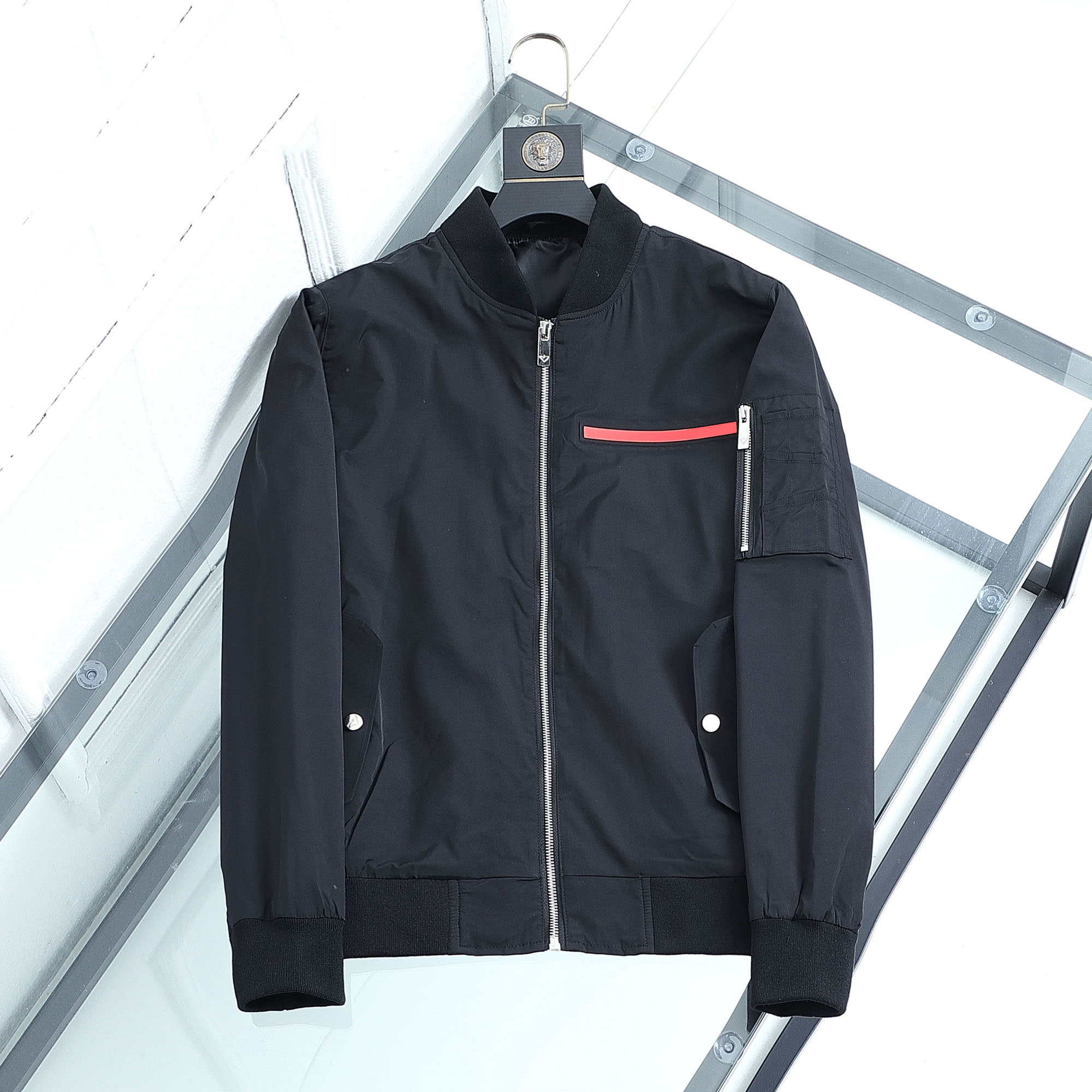 designers Mens jacket Luxurys Hoodie Fashion coats Men Windbreaker Winter Coat Outdoor Streetwear S-XXL D01, Black
designers Mens jacket Luxurys Hoodie Fashion coats Men Windbreaker Winter Coat Outdoor Streetwear S-XXL D01, Black