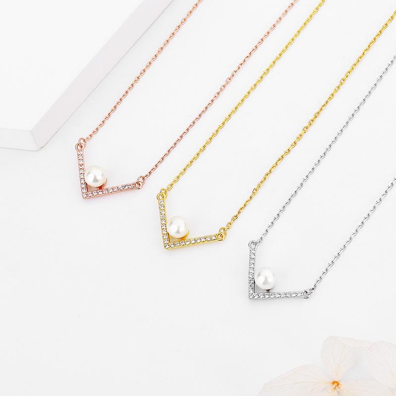 Pendant Necklaces V-Shaped Pearl Necklace 925 Sterling Silver Letter Collarbone Design Light Luxury Public Ornament
Pendant Necklaces V-Shaped Pearl Necklace 925 Sterling Silver Letter Collarbone Design Light Luxury Public Ornament