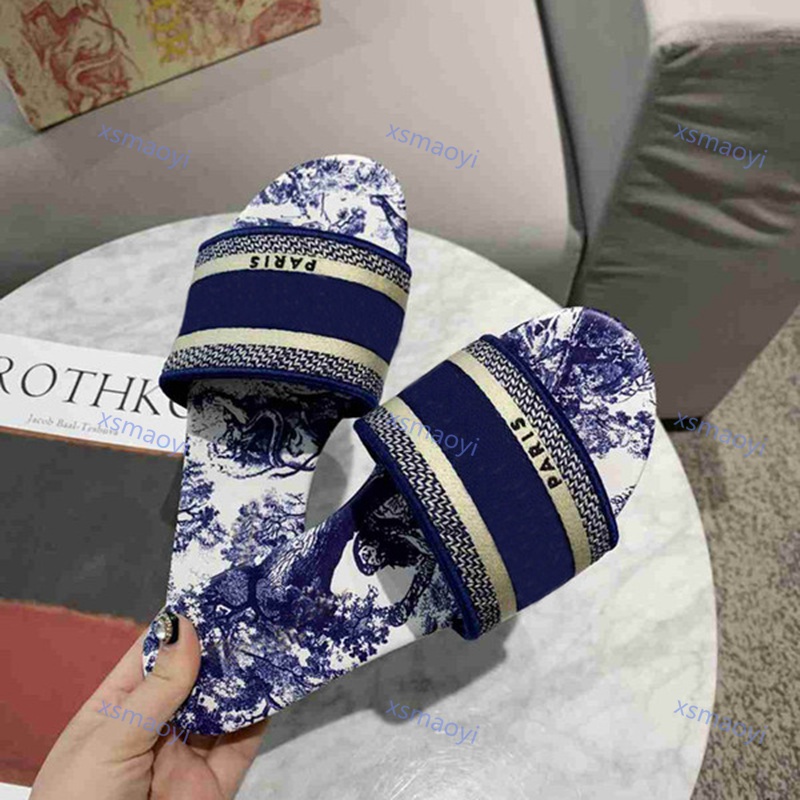 2021 new Women Sandals Slippers Embroidery Sandal Floral Brocade Flip Flops Striped Beach Genuine Leather Dazzle Flowers Slipper no box
2021 new Women Sandals Slippers Embroidery Sandal Floral Brocade Flip Flops Striped Beach Genuine Leather Dazzle Flowers Slipper no box