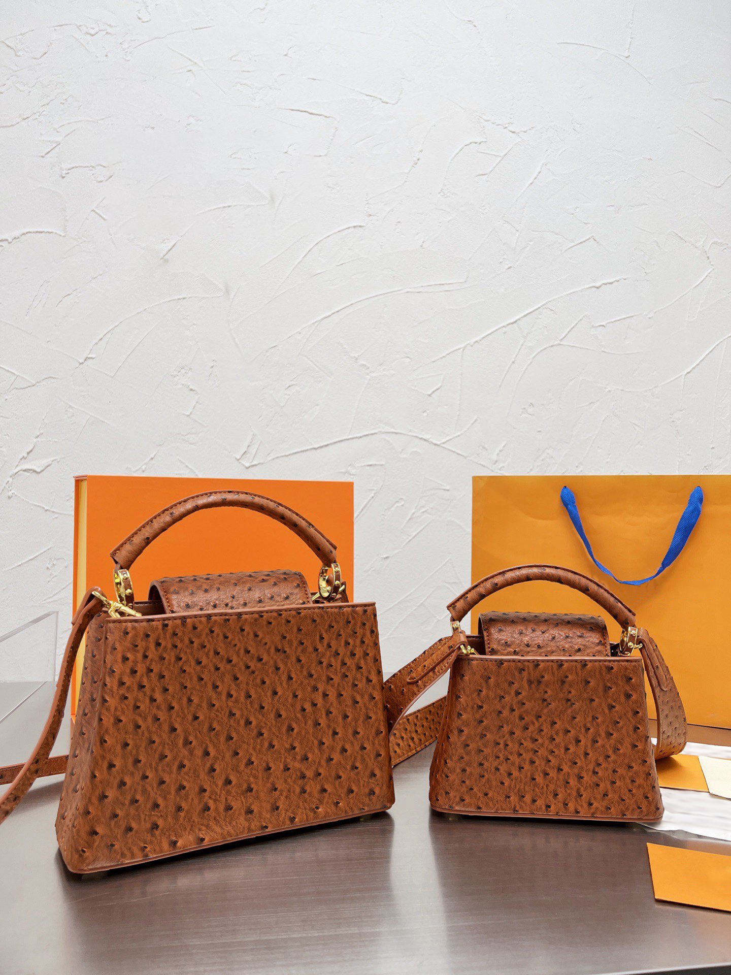 Fashion Women Handbags Ladies Designer Composite Bags Lady Clutch Bag Shoulder Tote Female Purse Capucines High Quality Fashion Handbag floral embellishment, For consultation
Fashion Women Handbags Ladies Designer Composite Bags Lady Clutch Bag Shoulder Tote Female Purse Capucines High Quality Fashion Handbag floral embellishment, For consultation
