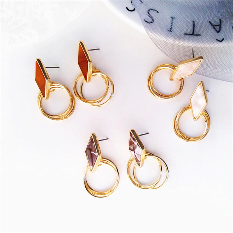 Golden earrings hollow-out the circle earrings Simple geometric fashion and personality Ms decorations
Golden earrings hollow-out the circle earrings Simple geometric fashion and personality Ms decorations