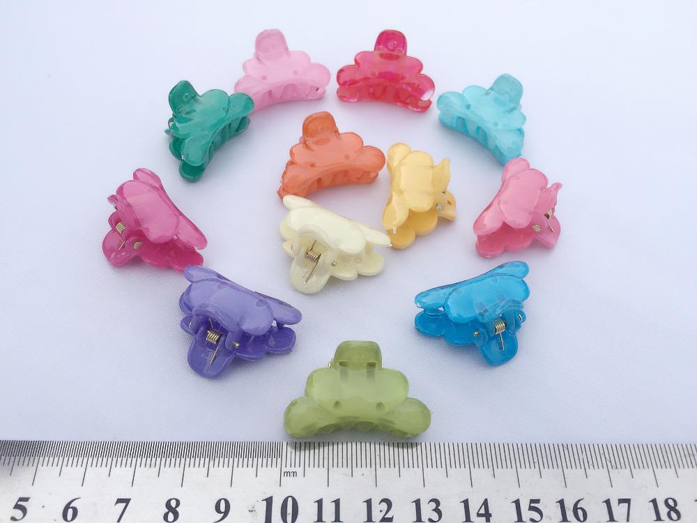 8pcs/Pack 3cm Candy Asst Color Plastic Jaw Clip Hair Claw Clip Jaw Clamp Mix Candy Colors For Women Girls Baby Headwear, As a picture
8pcs/Pack 3cm Candy Asst Color Plastic Jaw Clip Hair Claw Clip Jaw Clamp Mix Candy Colors For Women Girls Baby Headwear, As a picture