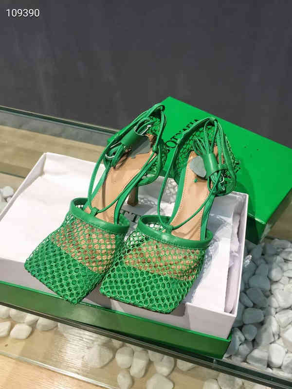 Slippers luxury est design Leather Women Stud Sandals Slingback Pumps Ladies Sexy High Heels Fashion rivets shoes sx0401 T64C, 01
Slippers luxury est design Leather Women Stud Sandals Slingback Pumps Ladies Sexy High Heels Fashion rivets shoes sx0401 T64C, 01