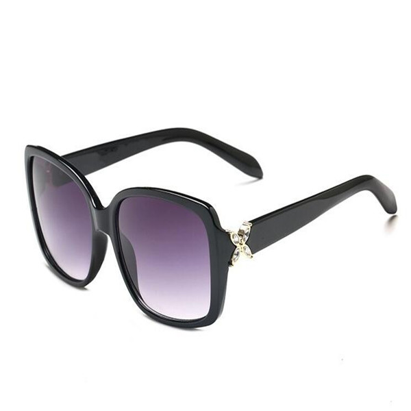 Luxury-Sunglasses designer sunglasses for men and women 4047 metal frame flash mirror glass lens fashion sunglasses, White;black
Luxury-Sunglasses designer sunglasses for men and women 4047 metal frame flash mirror glass lens fashion sunglasses, White;black
