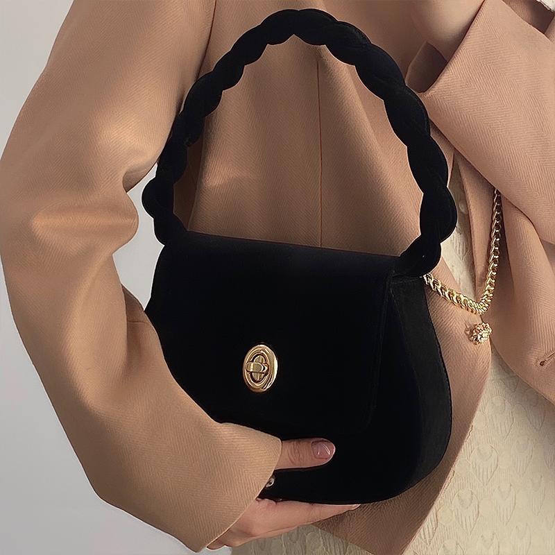 Vintage Velour Women's Shoulder Messenger Bags Retro Black Ladies Chain Underarm Bag Fashion Female Small Clutch Purse Handbags
Vintage Velour Women's Shoulder Messenger Bags Retro Black Ladies Chain Underarm Bag Fashion Female Small Clutch Purse Handbags