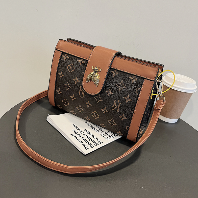 Wholesale factory ladies shoulder bags street fashion diamond buckle handbag cross multifunctional leather backpack comfortable wide shoulders strap clutch bag, Brown2-3077
Wholesale factory ladies shoulder bags street fashion diamond buckle handbag cross multifunctional leather backpack comfortable wide shoulders strap clutch bag, Brown2-3077