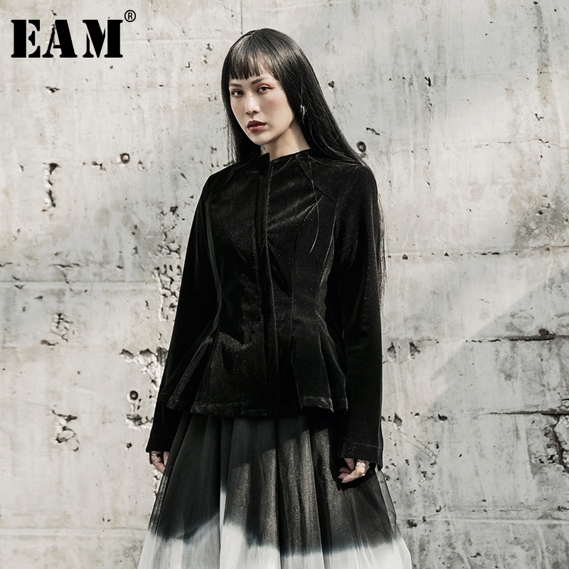 EAM Loose Fit Black Velvet Split Joint Temperament Jacket Round Neck Long Sleeve Women Coat Fashion Spring 1R606 201017