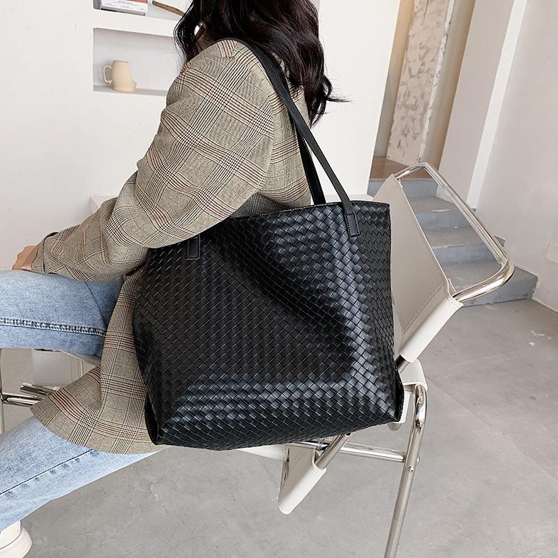 2021 Trend Wild New Handbag Woven Bag Large Capacity Shoulder Bag Fashion Casual Handbag Simple Large Underarm, Black
2021 Trend Wild New Handbag Woven Bag Large Capacity Shoulder Bag Fashion Casual Handbag Simple Large Underarm, Black