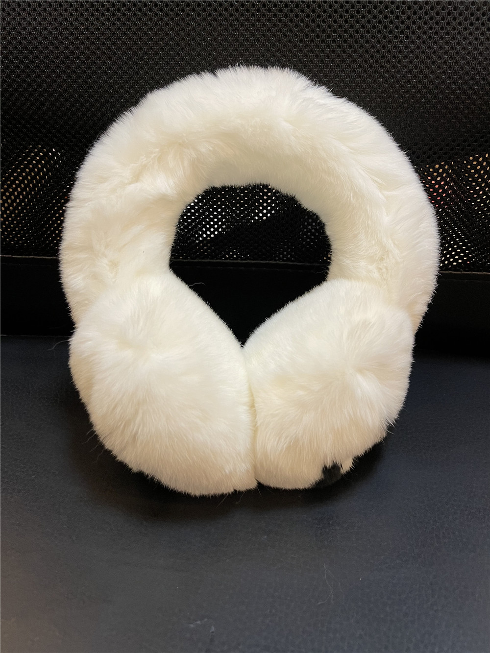 Good Quality Earmuffs Real rabbit fur plus velvet winter warm fashion earmuffs soft 2 colors Classic style, White
Good Quality Earmuffs Real rabbit fur plus velvet winter warm fashion earmuffs soft 2 colors Classic style, White