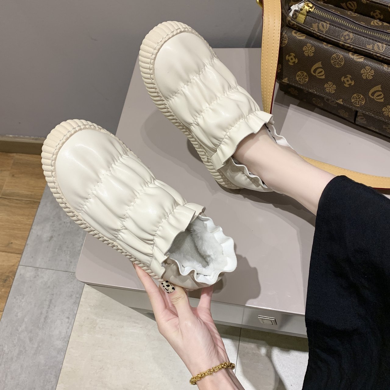2021 The New Fashion Cotton Low-top Hot Winter Outdoors Wear-resistant Flat Women's Shoes Toe Jay8, Black
2021 The New Fashion Cotton Low-top Hot Winter Outdoors Wear-resistant Flat Women's Shoes Toe Jay8, Black