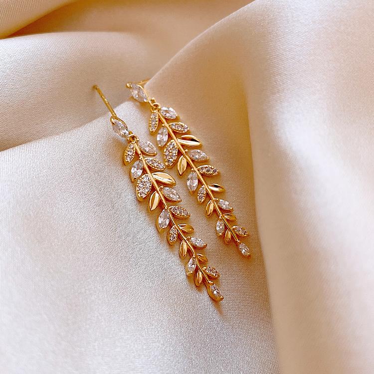 Dangle & Chandelier Fashion Crystal Zirconia Long Drop Earrings For Women Leaf Shape Ear Accessories Creative Shiny CZ Bridal Wedding Jewelr
Dangle & Chandelier Fashion Crystal Zirconia Long Drop Earrings For Women Leaf Shape Ear Accessories Creative Shiny CZ Bridal Wedding Jewelr