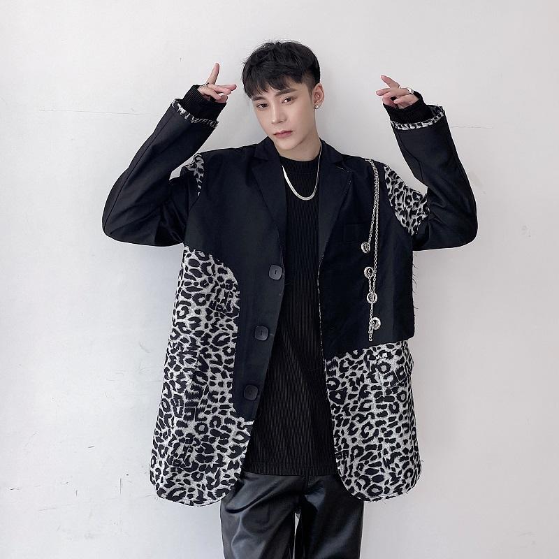 New Male Streetwear Hip Hop Suit Coat Stage Fashion Show Clothing Men Leopard Splice Iron Chain Casual Loose Suit Blazer Jacket, 1226
New Male Streetwear Hip Hop Suit Coat Stage Fashion Show Clothing Men Leopard Splice Iron Chain Casual Loose Suit Blazer Jacket, 1226