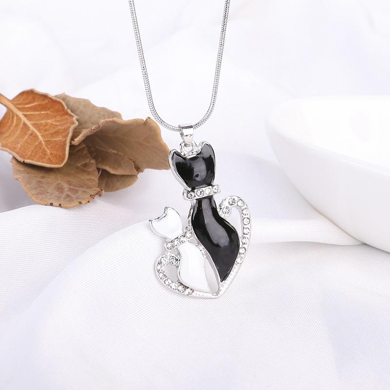 Fashion hot black and white alloy cat pendant necklace fashion versatile animal accessories
Fashion hot black and white alloy cat pendant necklace fashion versatile animal accessories
