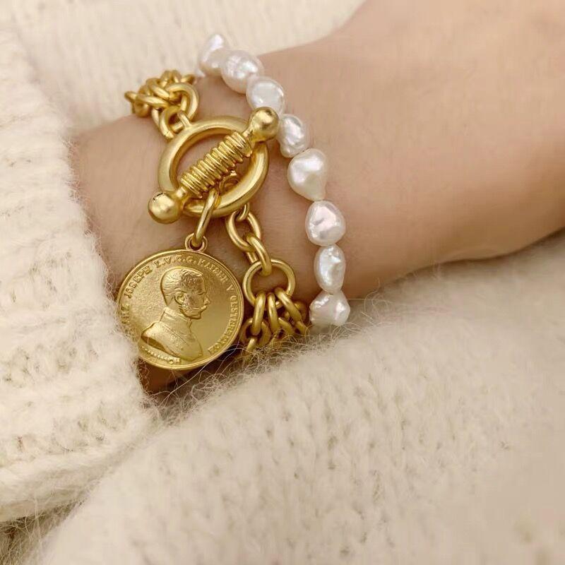 New Ladies Popular Personality European and American Retro High-End Matte Gold Medal Pearl Coin Person Head Fashion Bracelet
New Ladies Popular Personality European and American Retro High-End Matte Gold Medal Pearl Coin Person Head Fashion Bracelet