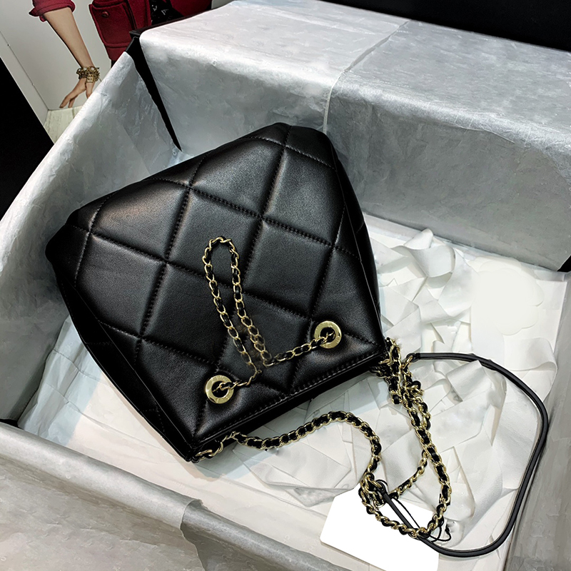 7A high-end customized products Sheepskin and golden metal diamond lattice bag AS1801 Fine suede leather Capacity is very big bags
7A high-end customized products Sheepskin and golden metal diamond lattice bag AS1801 Fine suede leather Capacity is very big bags