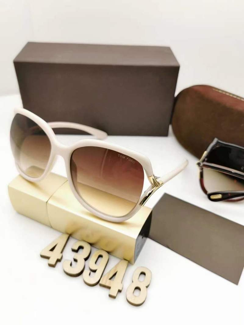 luxury top qualtiy New Fashion women 439 Tom Sunglasses For Man Woman Erika Eyewear ford Designer Brand Sun Glasses with box
luxury top qualtiy New Fashion women 439 Tom Sunglasses For Man Woman Erika Eyewear ford Designer Brand Sun Glasses with box