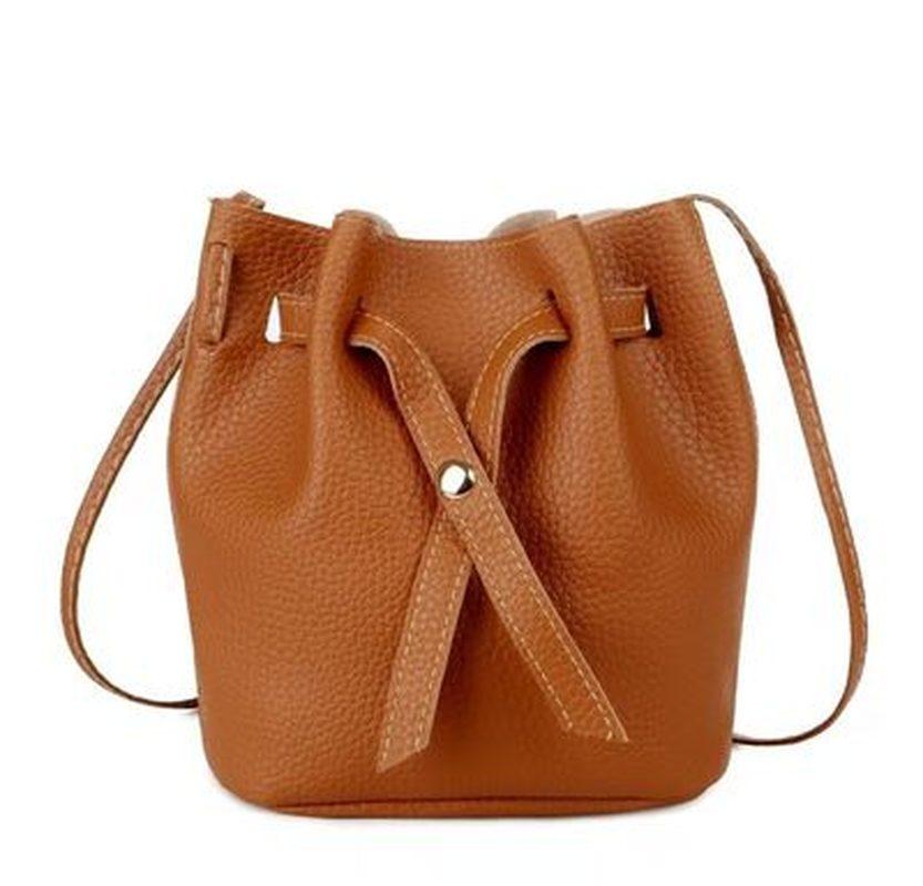 Solid Color Bucket Bag Women's Texture Shoulder Bag Casual Small Square Wild Crossbody Messenger Handbags Solid Color Tote, Lychee pattern black
Solid Color Bucket Bag Women's Texture Shoulder Bag Casual Small Square Wild Crossbody Messenger Handbags Solid Color Tote, Lychee pattern black