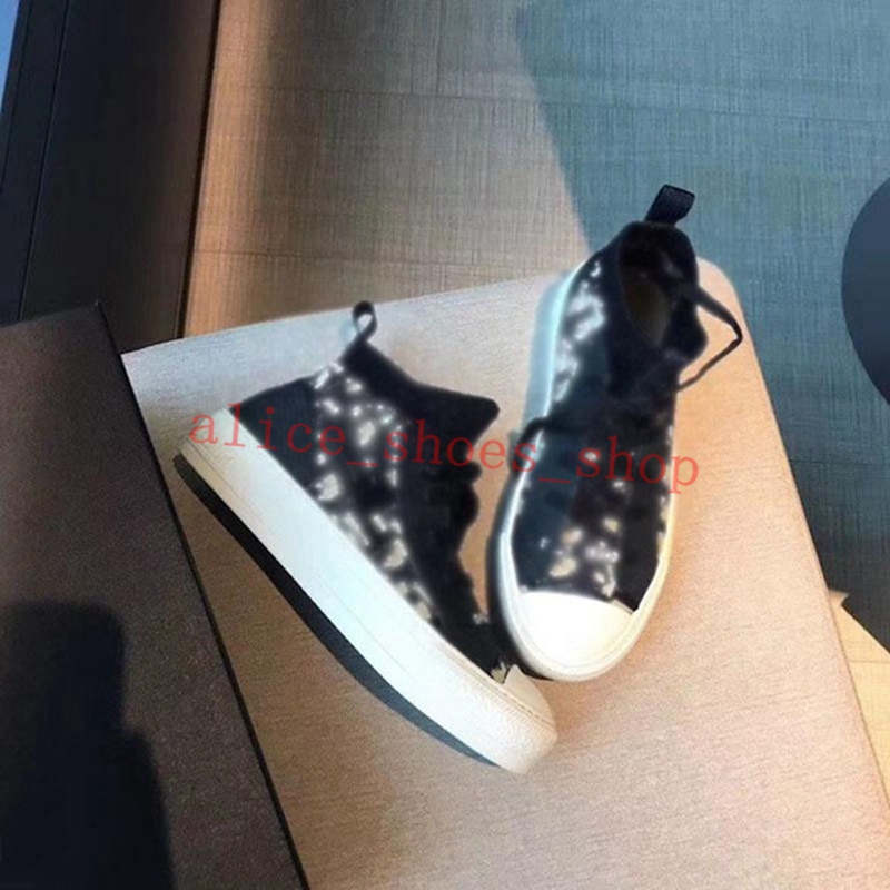 2021 Retro fashion blue Oblique printed casual shoes, white letter flower ladies hightop canvas shoes rubber sneakers, Low cut canvas shoes
2021 Retro fashion blue Oblique printed casual shoes, white letter flower ladies hightop canvas shoes rubber sneakers, Low cut canvas shoes