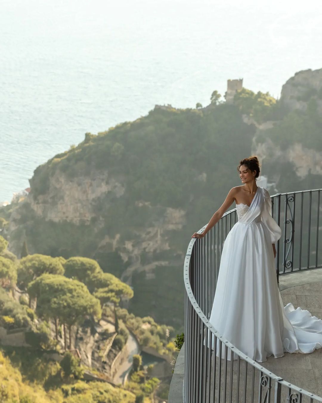 Elegant Mermaid Bridal Gowns One Shoulder Custom Made Applique Race Floor Length Wedding Dresses Court Train Satin Ruched Tulle Beach Vestido De Noiva