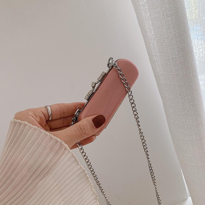2021 New Korean Style Popular Personalized Lipstick Bag Mini Chain Messenger Bag Portable shoulder bags, Black
2021 New Korean Style Popular Personalized Lipstick Bag Mini Chain Messenger Bag Portable shoulder bags, Black