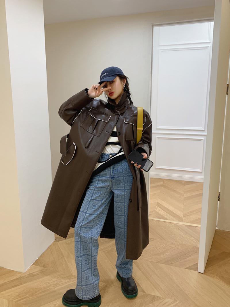quality MONA in long leather female 2021 autumn/winter fashion vintage locomotives windbreaker PU jacket, See chart
quality MONA in long leather female 2021 autumn/winter fashion vintage locomotives windbreaker PU jacket, See chart