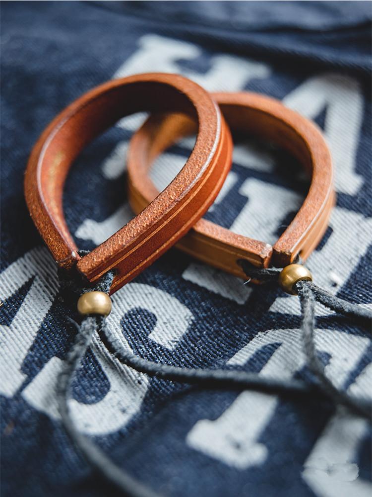 Men's American Vintage Vegetable Tanned Leather Simple Jewelry Bracelet Amekaji First Layer Cowhide Accessories for Men and Wome
Men's American Vintage Vegetable Tanned Leather Simple Jewelry Bracelet Amekaji First Layer Cowhide Accessories for Men and Wome