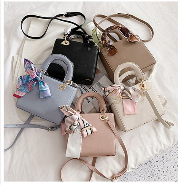 Luxury Girls letter printed handbags 2022 kids scarves messenger bag children PU leather single shoulder bags A8474, Mix colors
Luxury Girls letter printed handbags 2022 kids scarves messenger bag children PU leather single shoulder bags A8474, Mix colors