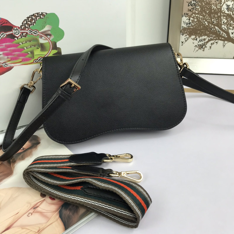 Lady Crossbody Bag Cowhide High Capacity Gold Plated Accessories Classic Logo Shoulder Messenger Bag Top Quality Hand Bag
Lady Crossbody Bag Cowhide High Capacity Gold Plated Accessories Classic Logo Shoulder Messenger Bag Top Quality Hand Bag