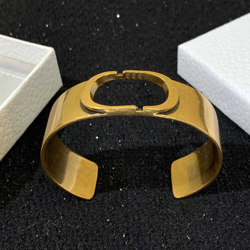 2021 Bangles Bracelets for Women Designers Bracelet Girls Hands Vintage Gold Letter Circlet Jewelry Female Wristband Wristlet, Black
2021 Bangles Bracelets for Women Designers Bracelet Girls Hands Vintage Gold Letter Circlet Jewelry Female Wristband Wristlet, Black