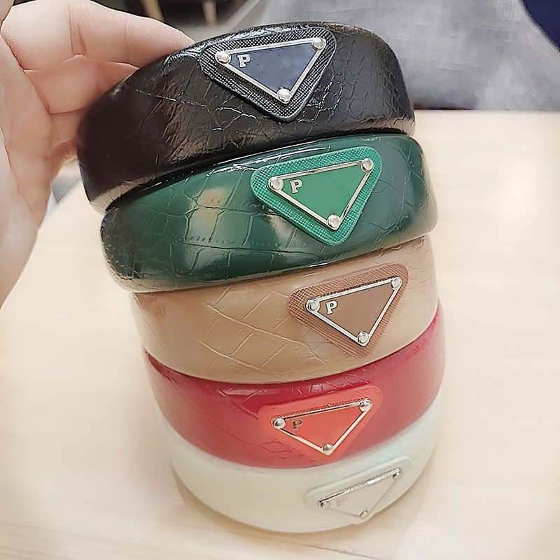 Trendy luxury imitation crocodile leather headband Pr A letter ladies fashion color triangle headband hair accessories hair accessories
Trendy luxury imitation crocodile leather headband Pr A letter ladies fashion color triangle headband hair accessories hair accessories