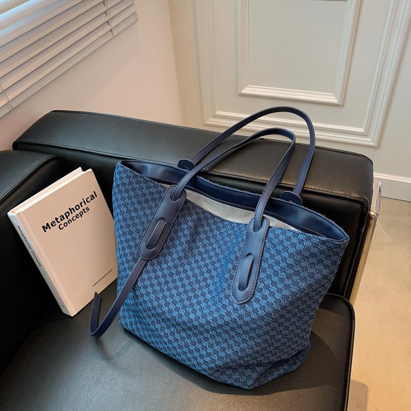 Evening Bags Cloth Shoulder For Women Classic Letters And Plaid Packages Large Capacity Canvas Totes Elegant Luxurious Handbags
Evening Bags Cloth Shoulder For Women Classic Letters And Plaid Packages Large Capacity Canvas Totes Elegant Luxurious Handbags
