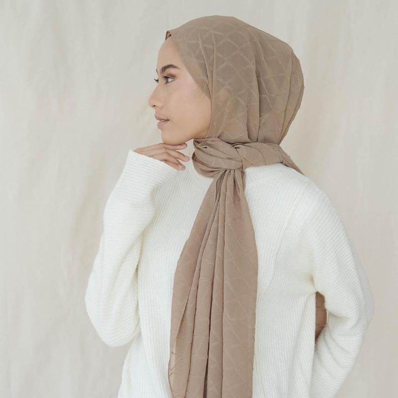 Trendy Heavy Bubble Chiffon Pleated Plaid Long Plain Hijab Wrap Muslim Hijabs Scarf Turbanet Headscarf
Trendy Heavy Bubble Chiffon Pleated Plaid Long Plain Hijab Wrap Muslim Hijabs Scarf Turbanet Headscarf